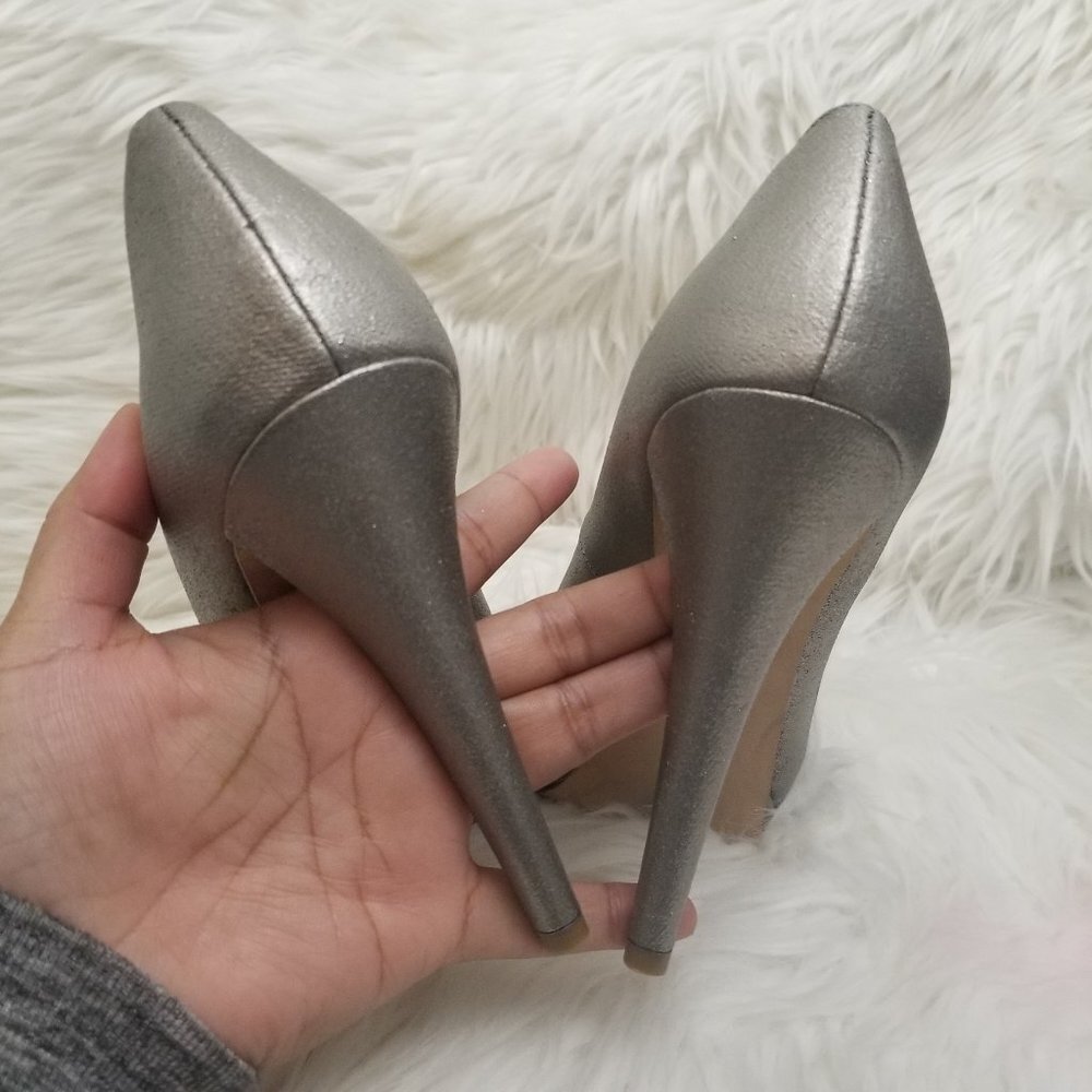 Lavender Label by Vera Wang Heels Pumps Silver 7.5 metallic glitter wedding - Picture 5 of 9